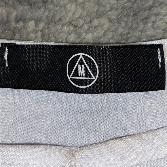 Open Back Low Cut Crop Top - Picture 2 of 3